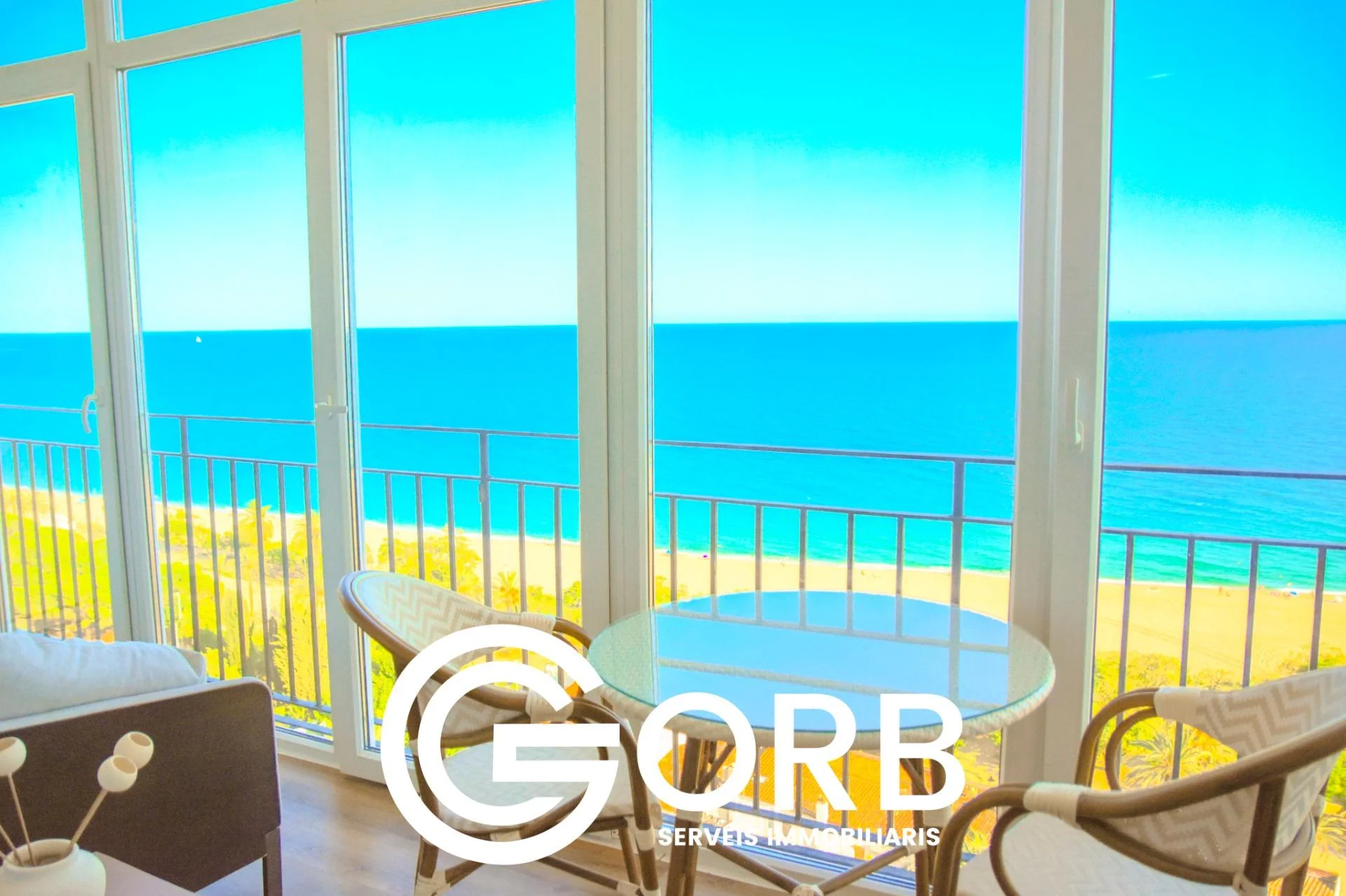 Refurbished Mataró flat with sea views
