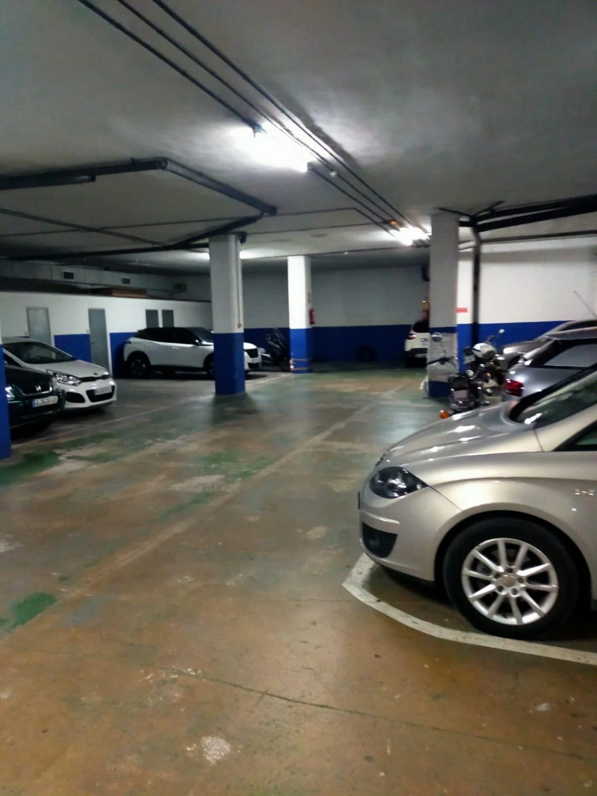 Spacious Rocafonda parking, 30 m²
