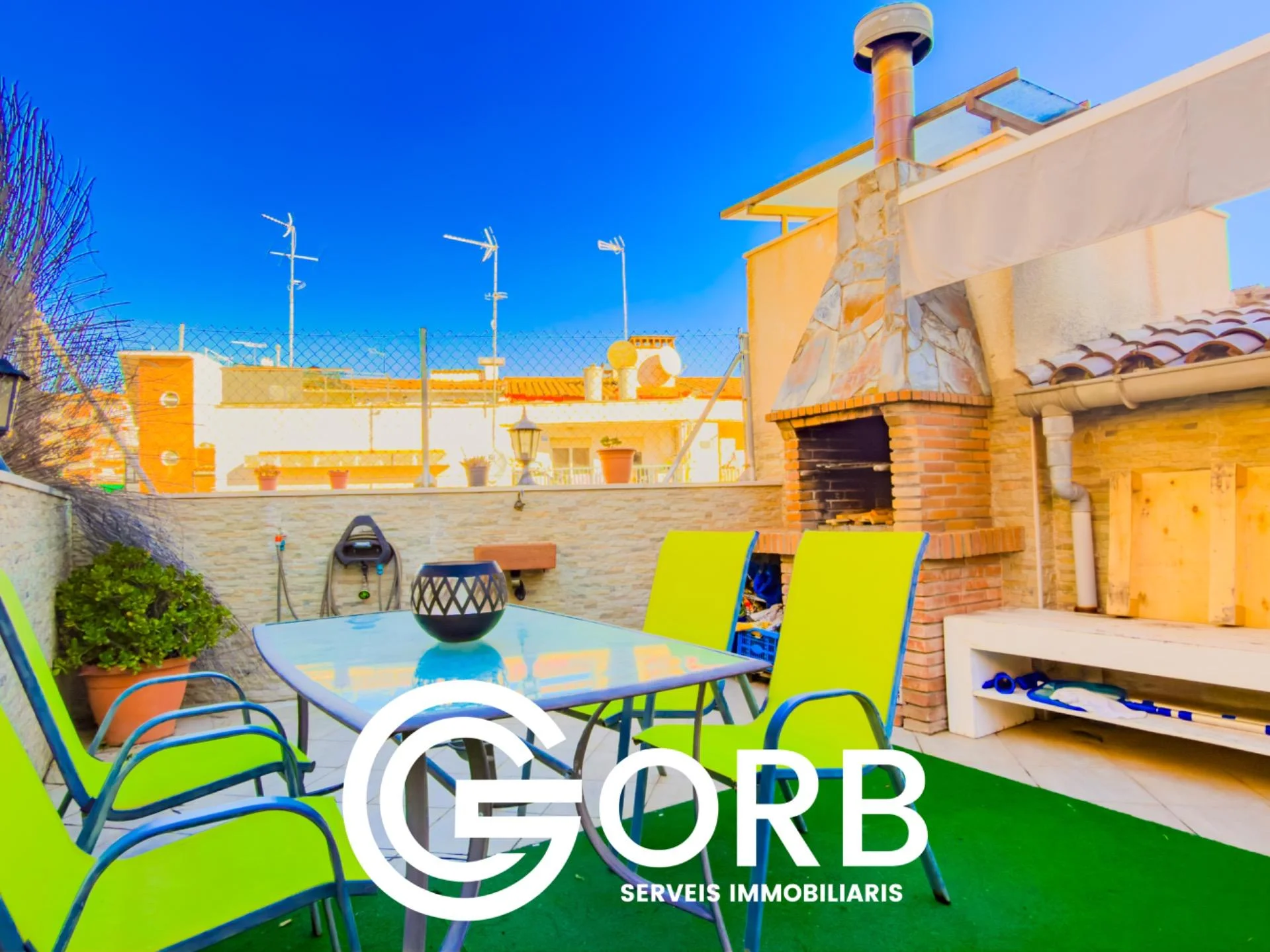 Tríplex de cuatro dormitorios con terraza en Mataró