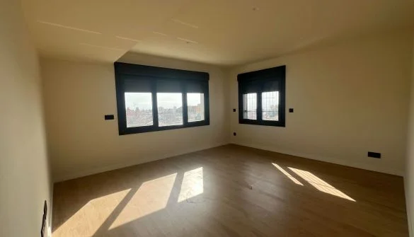 Reformed seaside penthouse in Centre