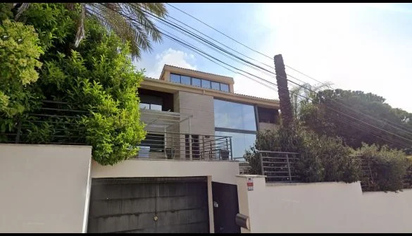 Villa bancaria en Alella, 4 dormitorios