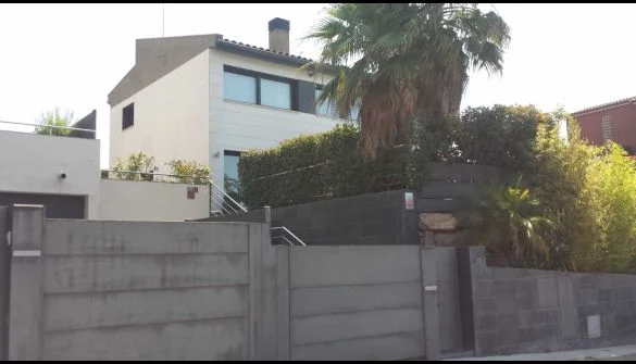 Villa ocupada de 4 dormitorios en Les Bilbenyes