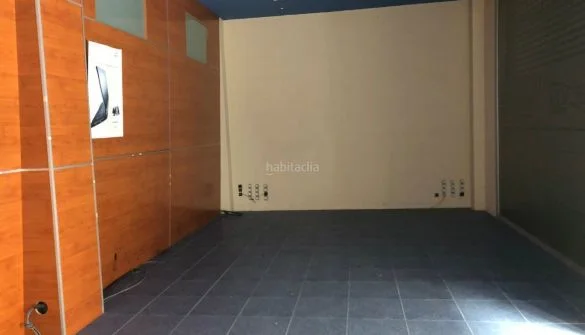 Local esquinero comercial de 119 m²