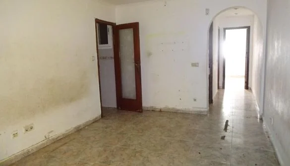Piso para reformar en Cerdanyola, 3 habitaciones