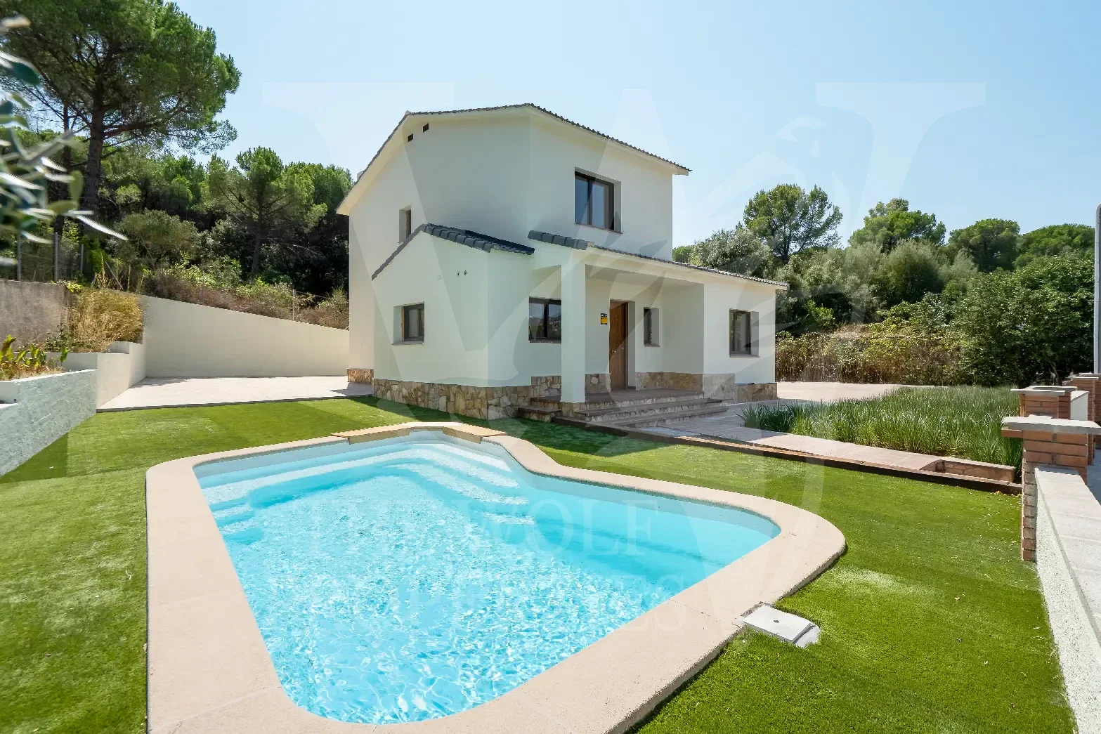 Renovated house with private pool