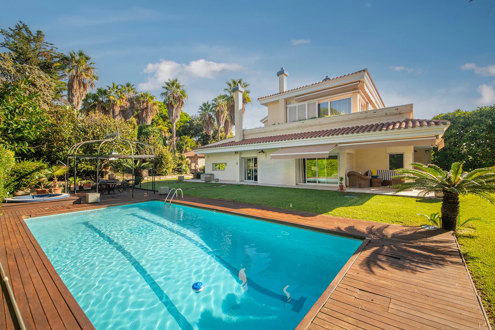 Reformed villa in Alella, 6 bedrooms