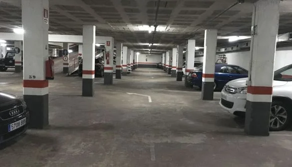 Plaza de garaje en Ocata para coche grande