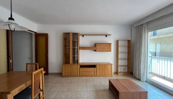 Piso de cuatro habitaciones con parking en Igualada