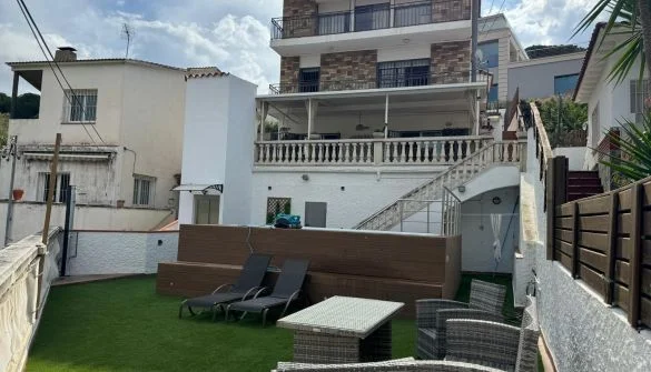 Chalet reformado en Alella, 6 dormitorios