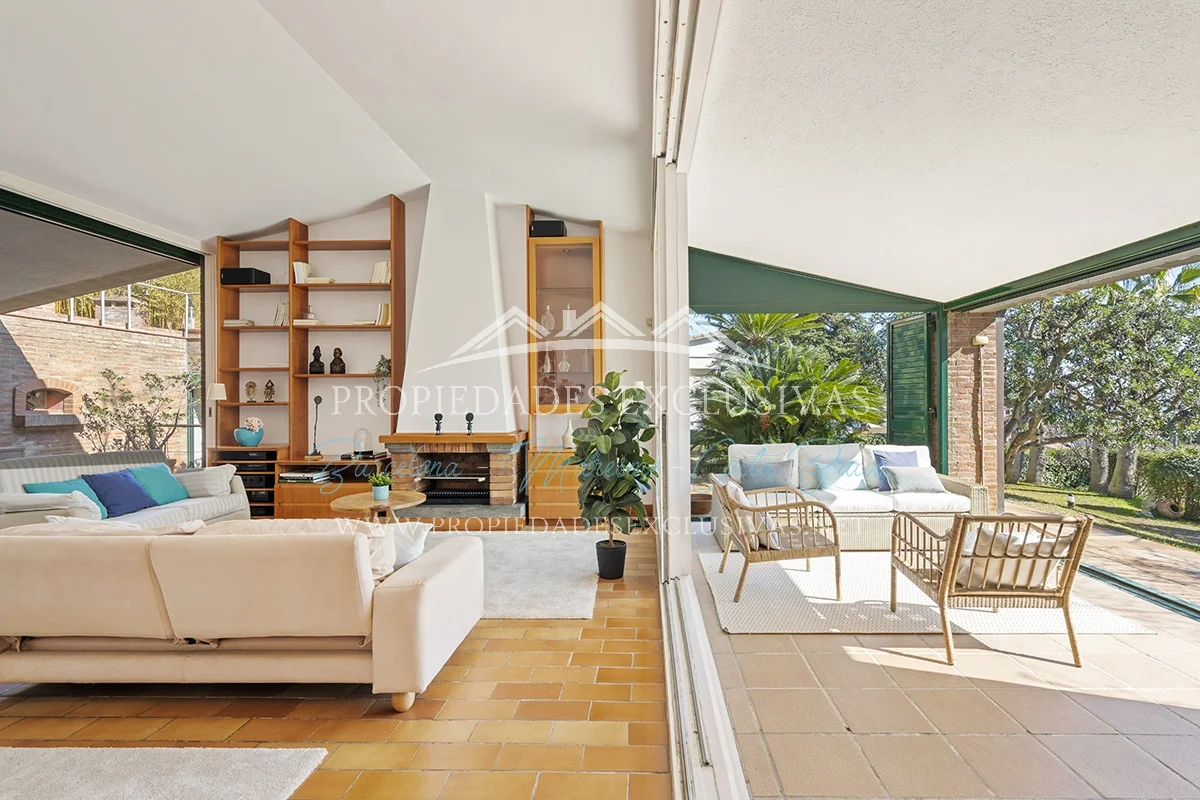 Architect-designed chalet on 1,650 m² plot