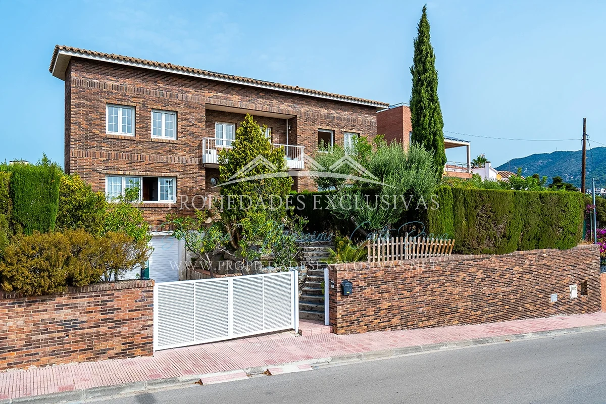 Chalet en Teià con vistas al mar y ampliación