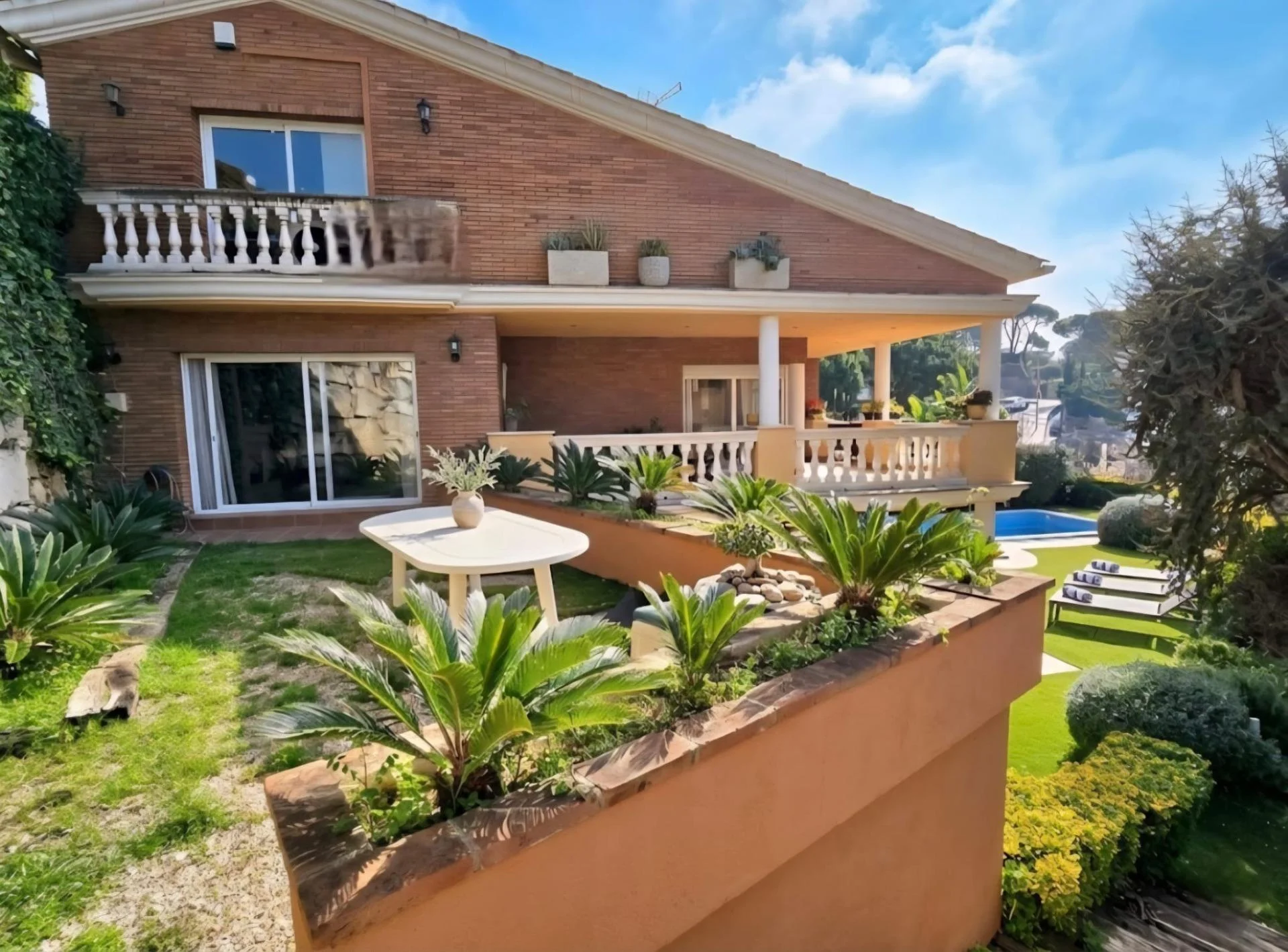 Villa con vistas al mar y piscina en Teià