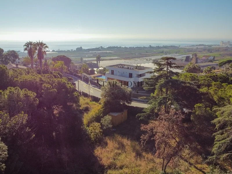 Parcela con vistas al mar en Mataró, 1.229 m²