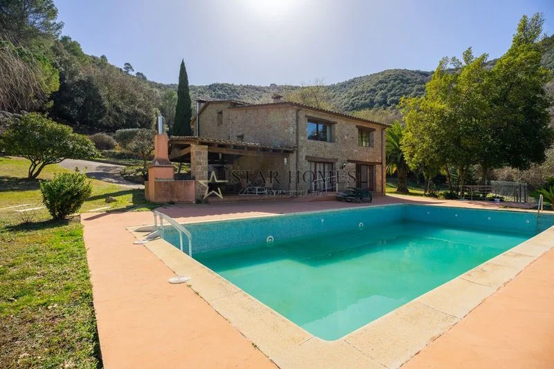 Restored masia with 16-hectare estate