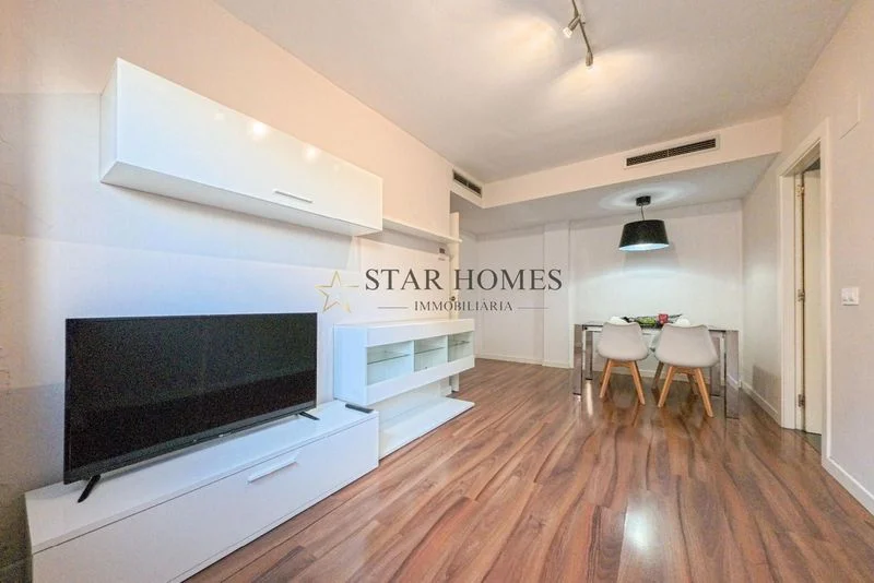 Recent central flat with communal pool