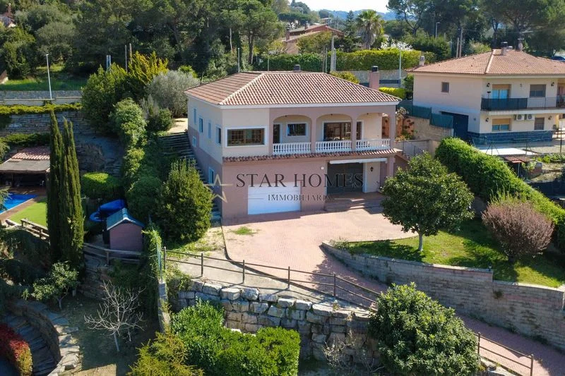 Spacious Vilanova chalet, 380 m², 5 bedrooms