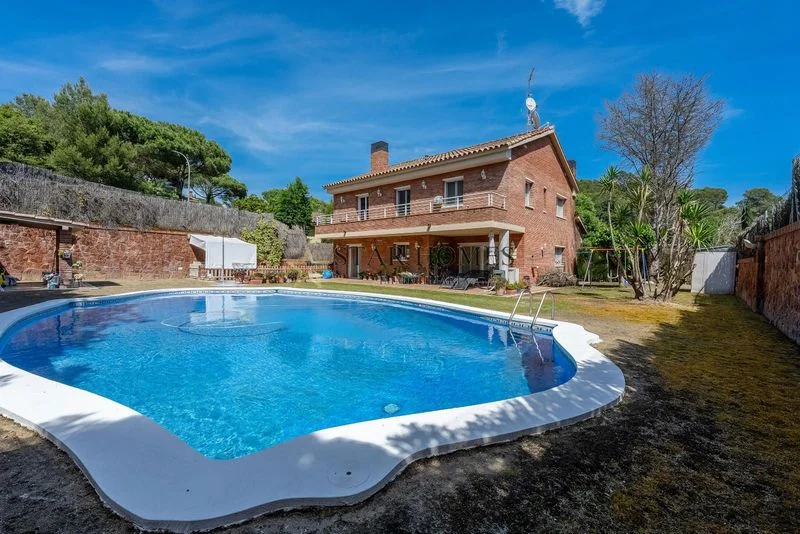 Amplio chalet en Vallromanes, seis dormitorios