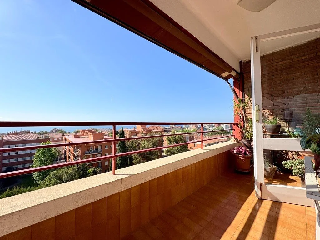 Piso de cuatro dormitorios con vistas al mar