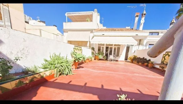 Spacious Eixample house with parking