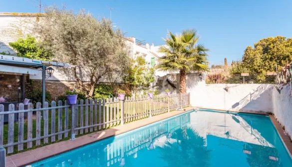 Casa reformada céntrica con piscina privada
