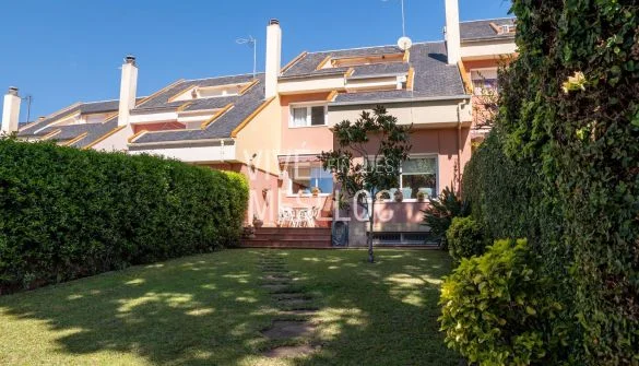 Casa de cuatro dormitorios en Masnou con vistas al mar