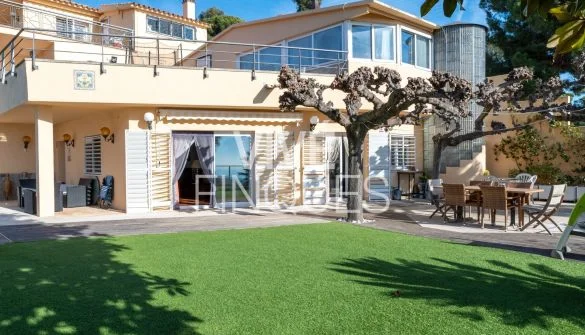 Villa en Mataró con dos viviendas independientes