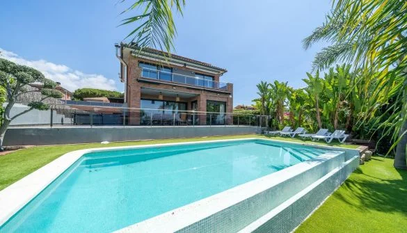 Xalet reformado con piscina privada
