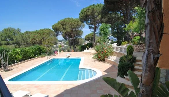 Amplio chalet con piscina privada