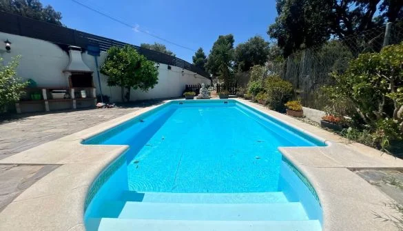 Chalet reformado con piscina privada