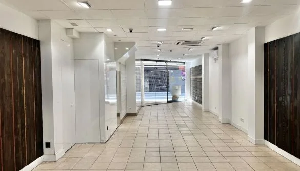 Renovated Calella commercial unit, 3 rooms