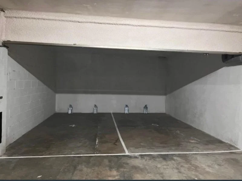 Two-space covered garage in Tordera