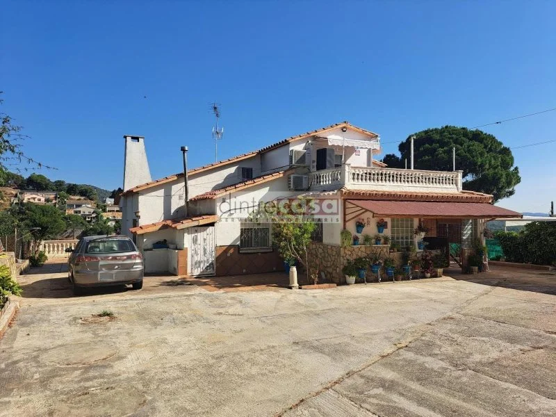 Gran propiedad multifamiliar en Tordera