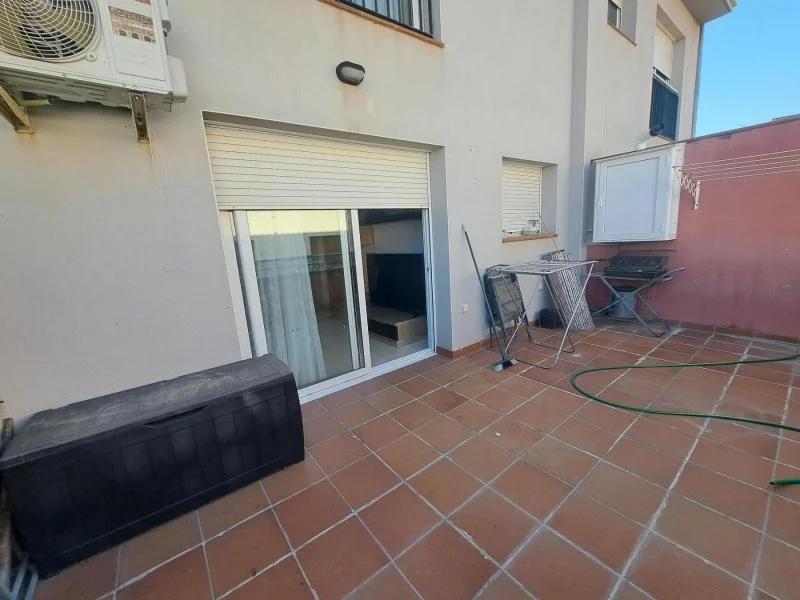 Piso en buen estado con terraza en Tordera
