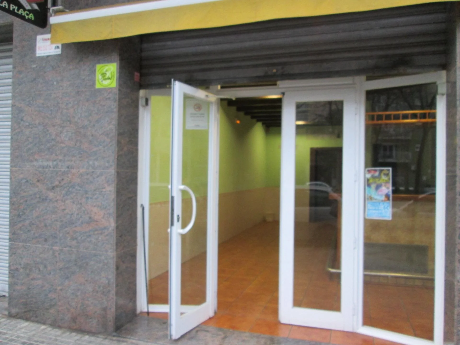 Local comercial en buen estado cerca de la costa