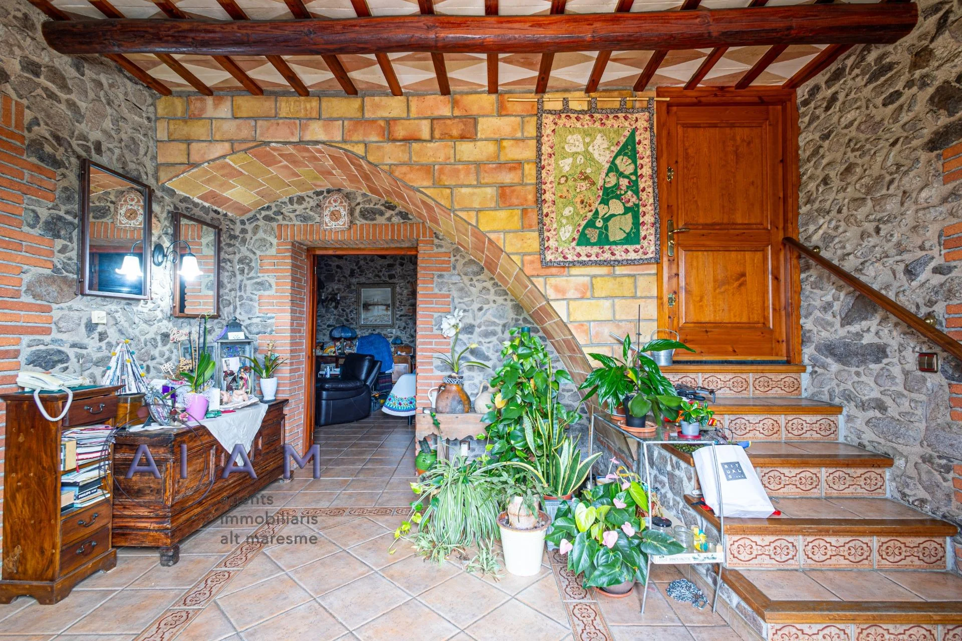 Refurbished farmhouse with 63,000 m² plot
