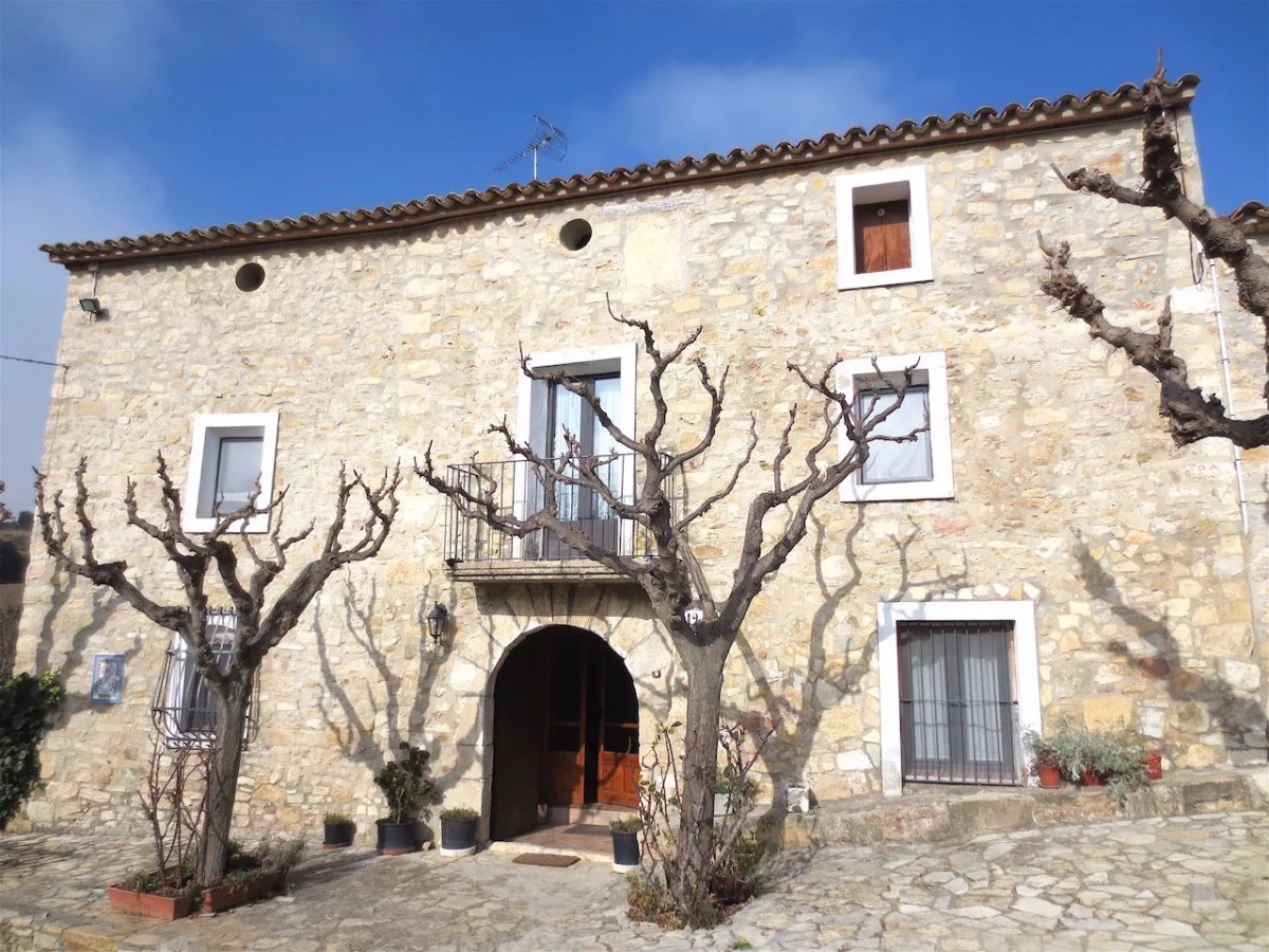 Masía reformada en Querol, finca de 9 dormitorios