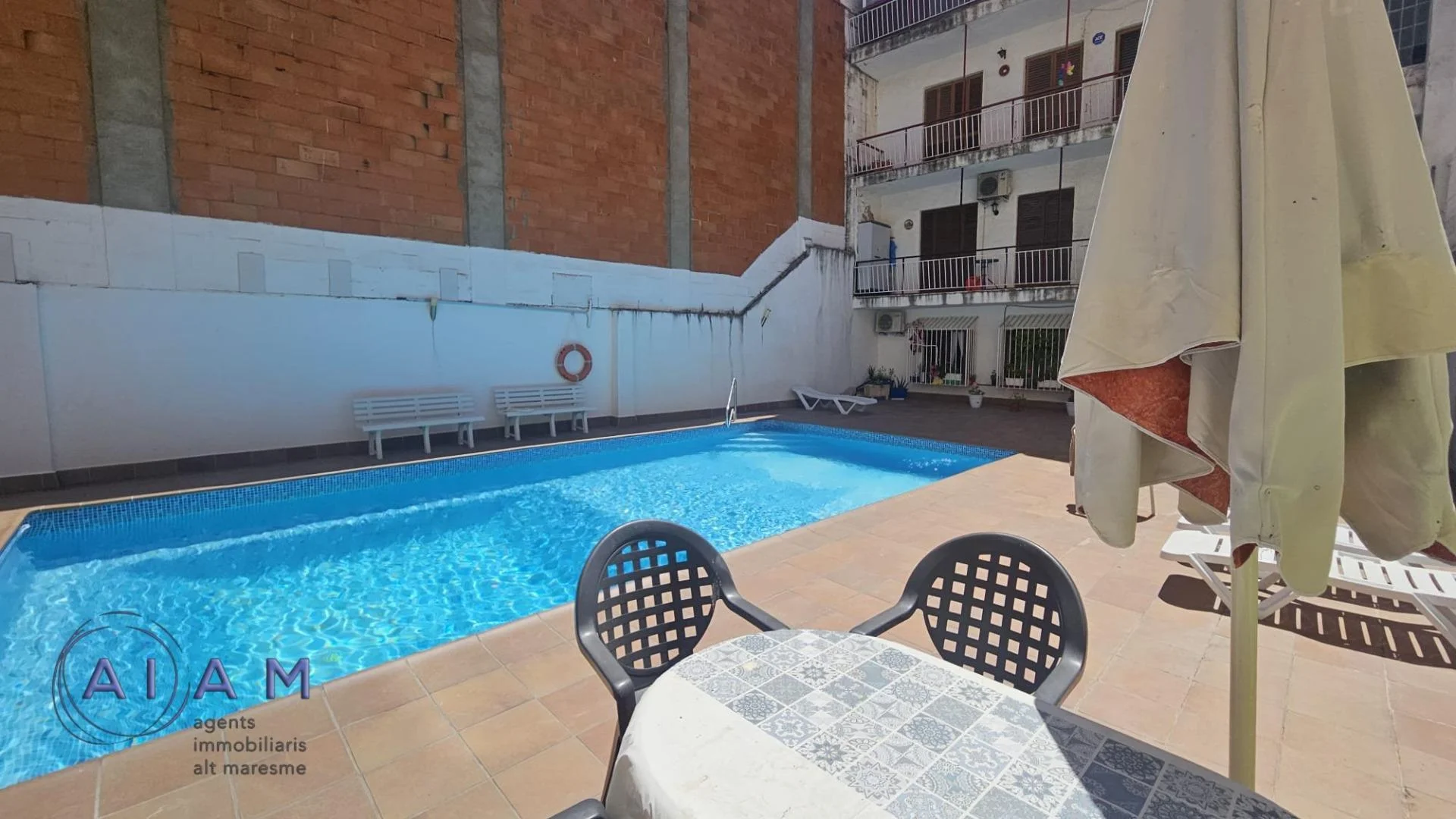Centre flat with communal pool