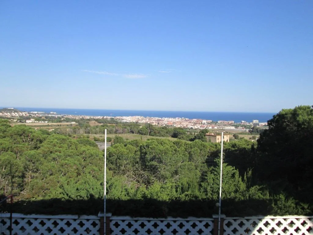 Solar edificable de 600 m² con vistas al mar