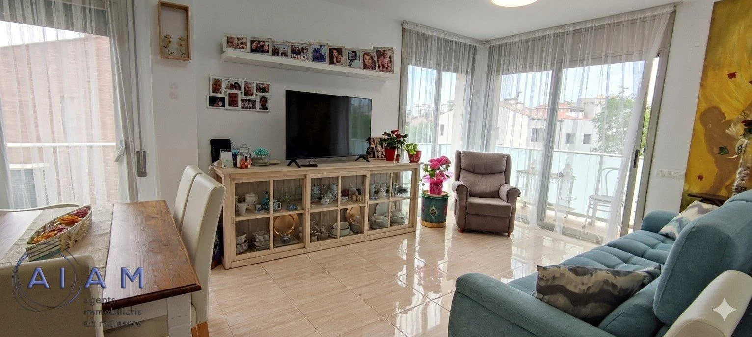 Piso de tres dormitorios cerca de la costa