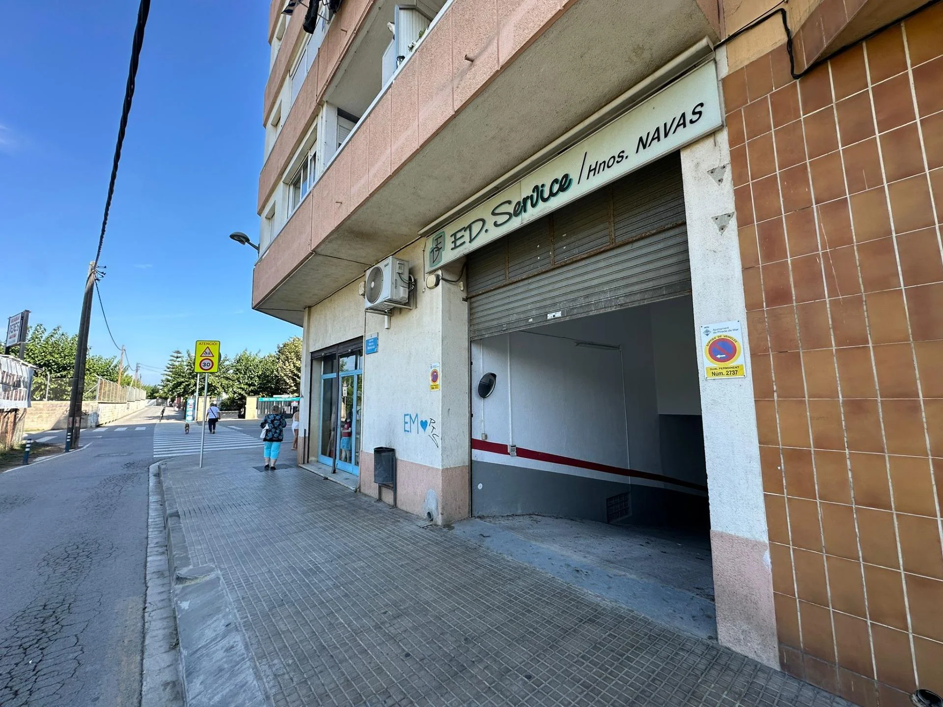 Large Taurus garage, 400 m²