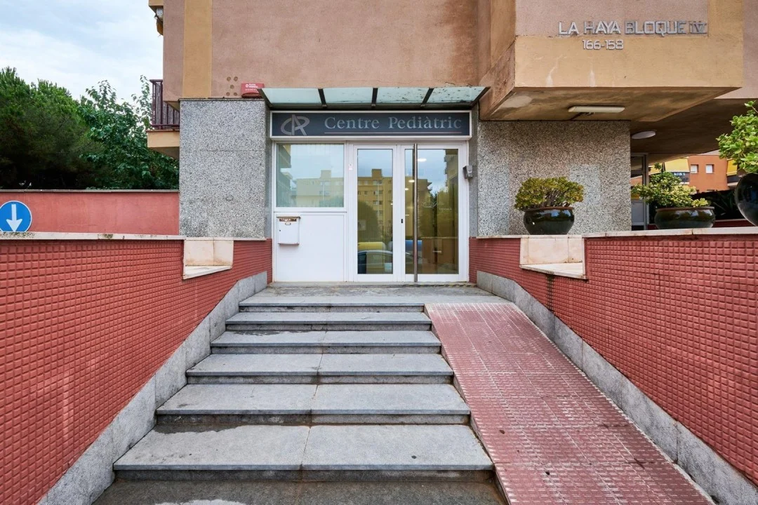Clínica céntrica con patio privado