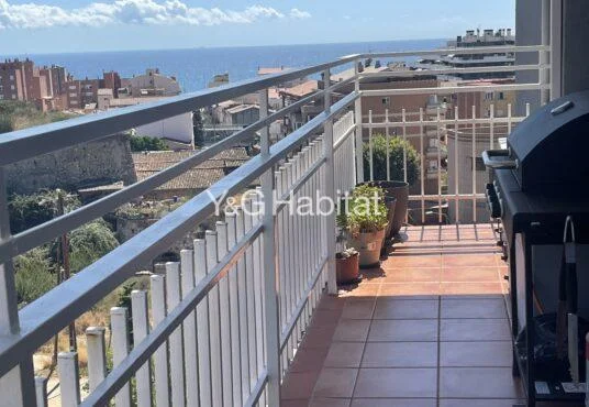 Renovated Montgat flat, four bedrooms