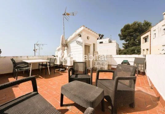 Seaside townhouse with rooftop terrace