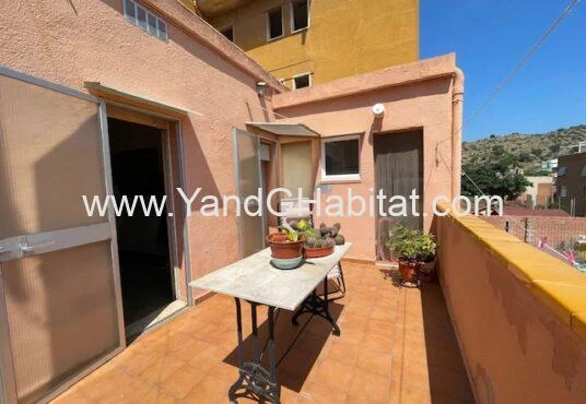 Three-bedroom Badalona home with exclusive garden