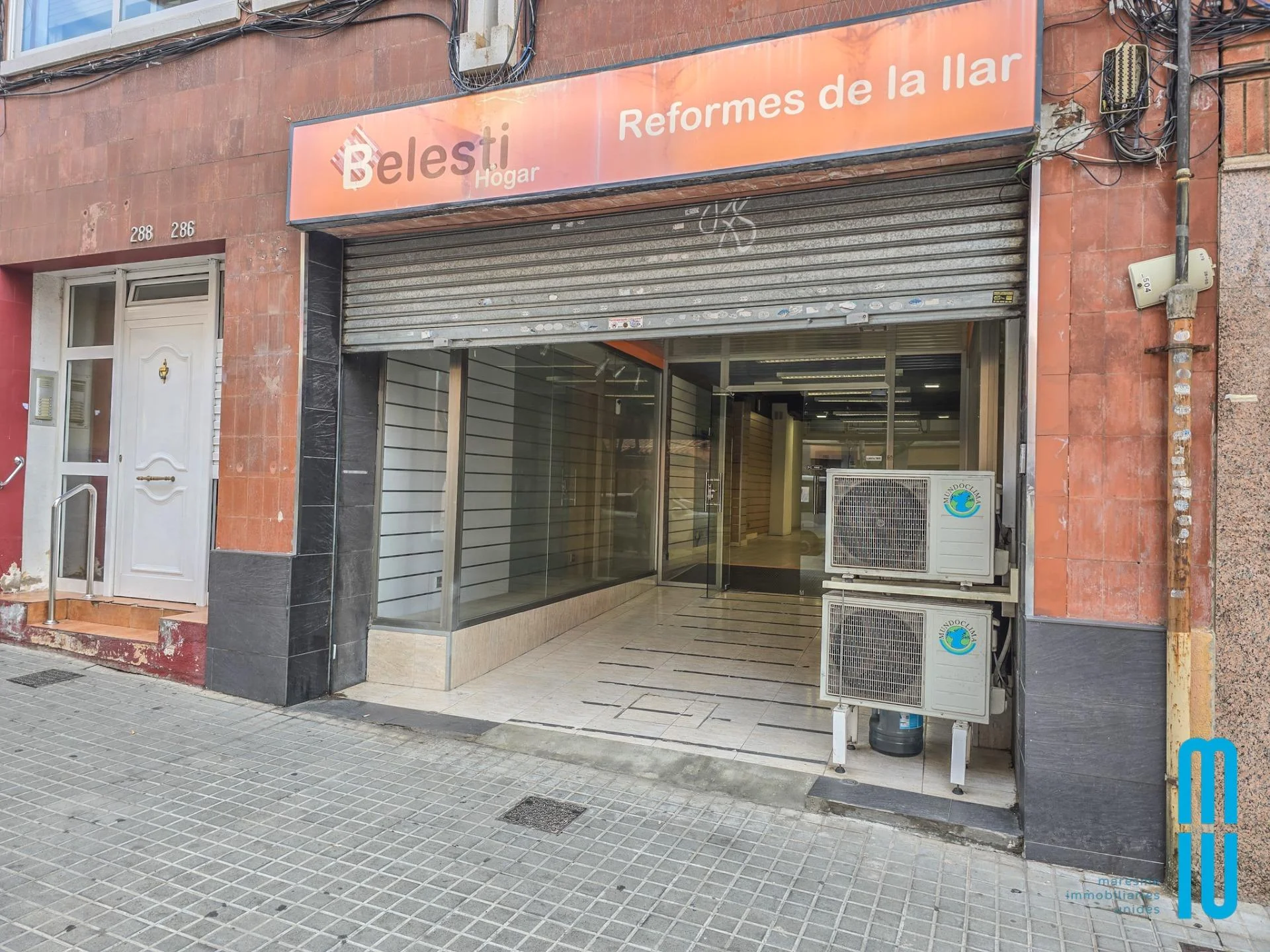 Good-condition commercial unit in Bufala