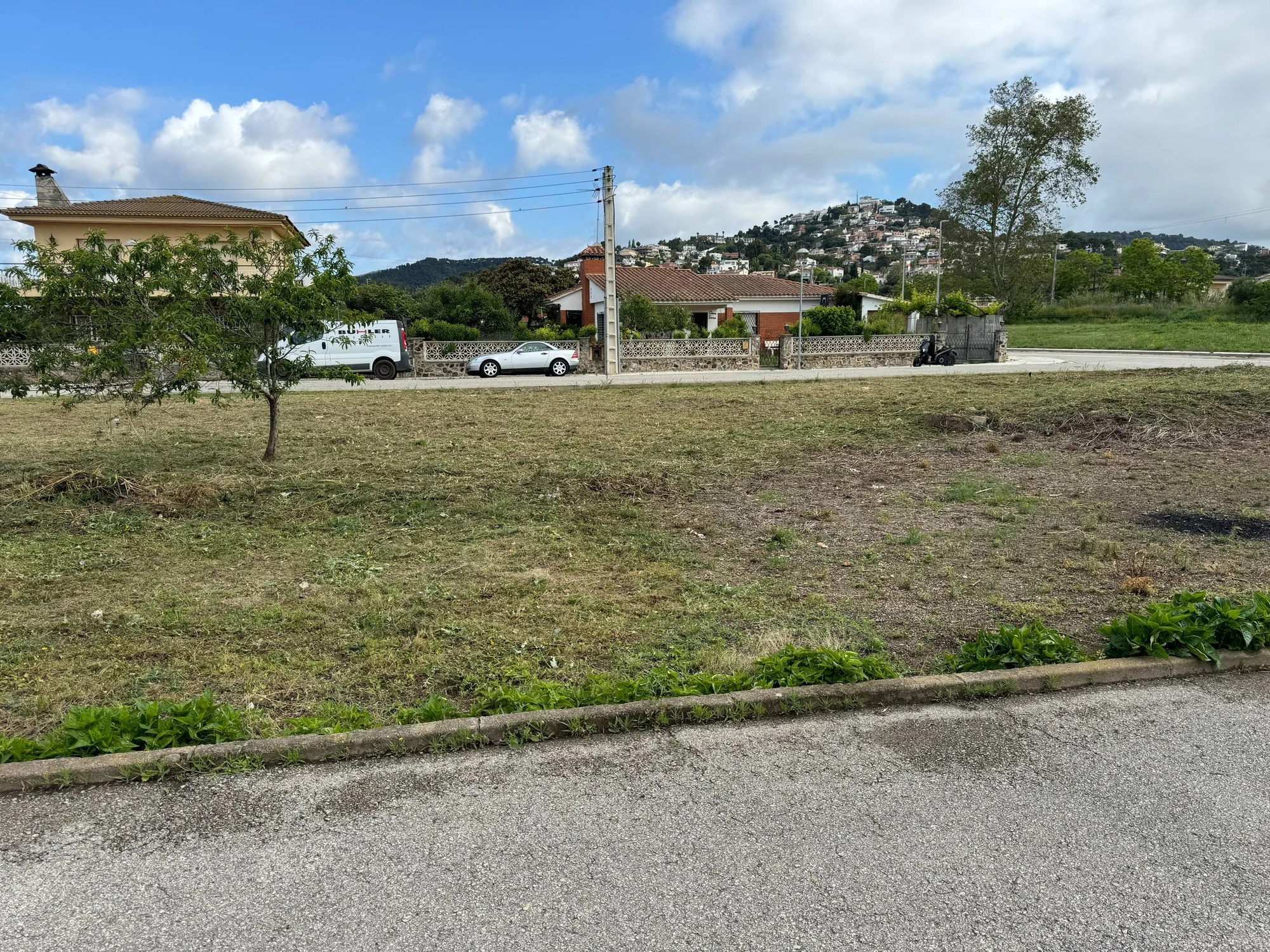 Flat 1,047 m² plot near beach