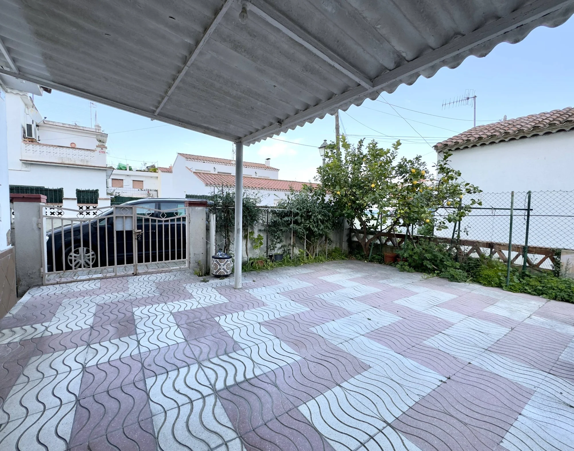 Casa adosada para reformar cerca del mar