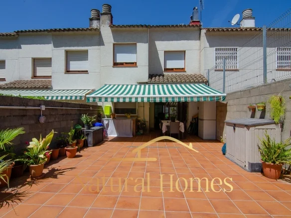Central townhouse with private garden