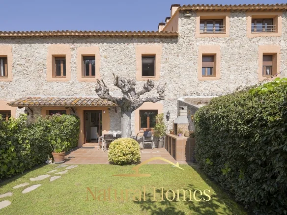 Stone townhouse with private garden