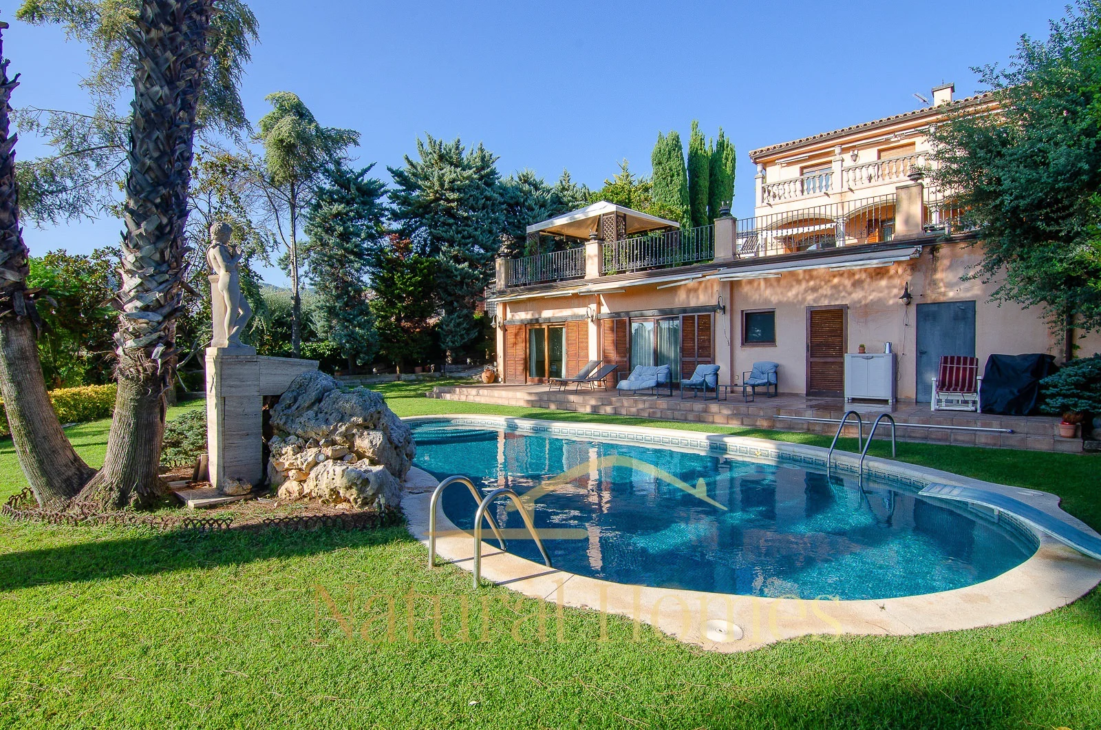 Chalet de lujo en Maresme con seis dormitorios y vistas al mar